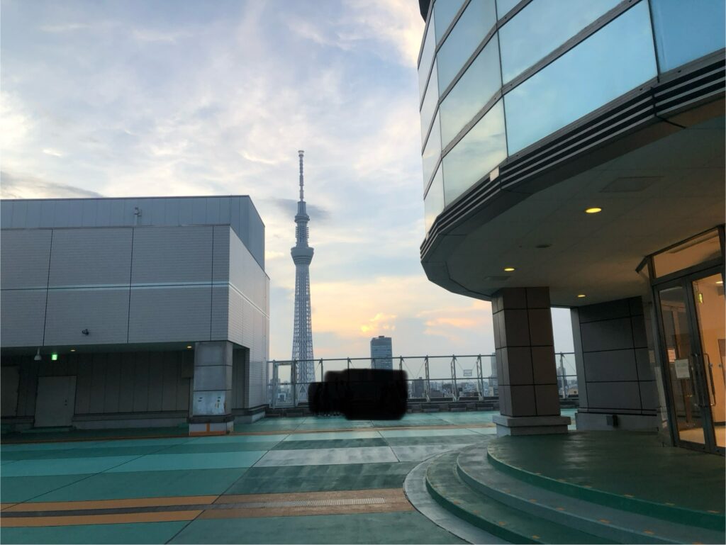 夕方の屋上の雰囲気