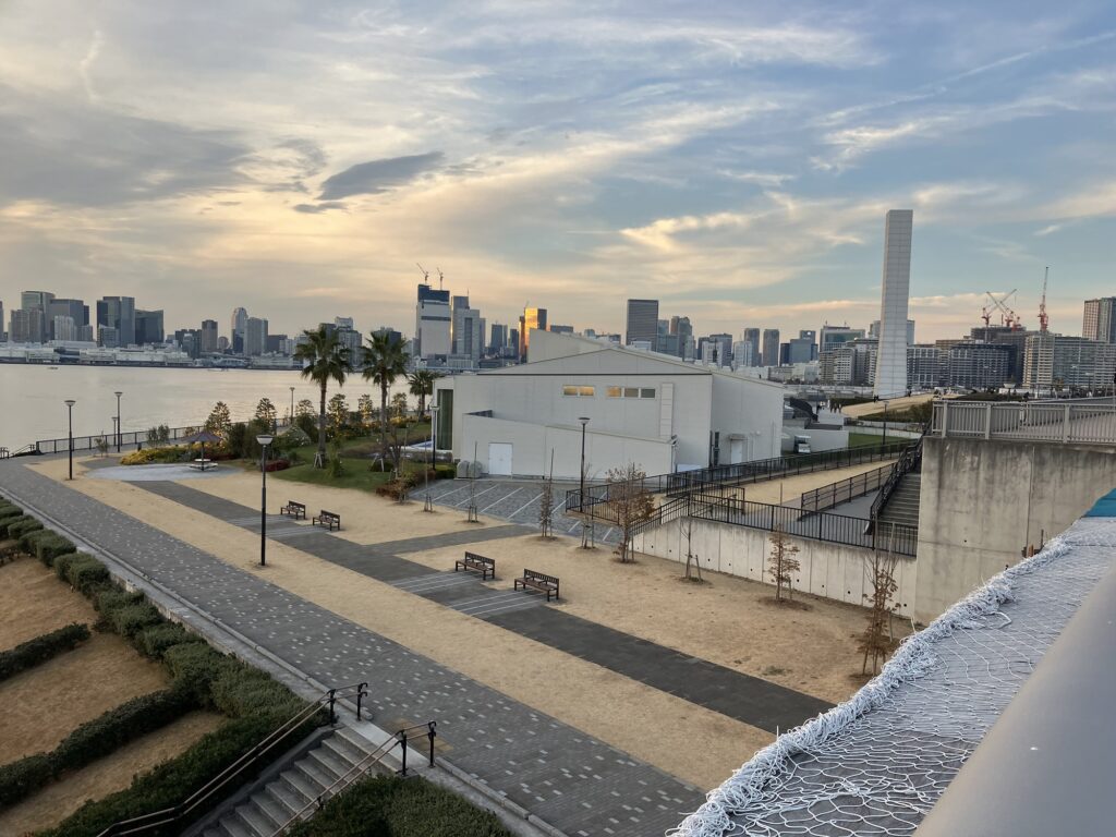 豊洲ぐるり公園と夕焼け空