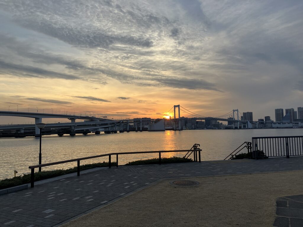 豊洲ぐるり公園からみた夕焼け空
