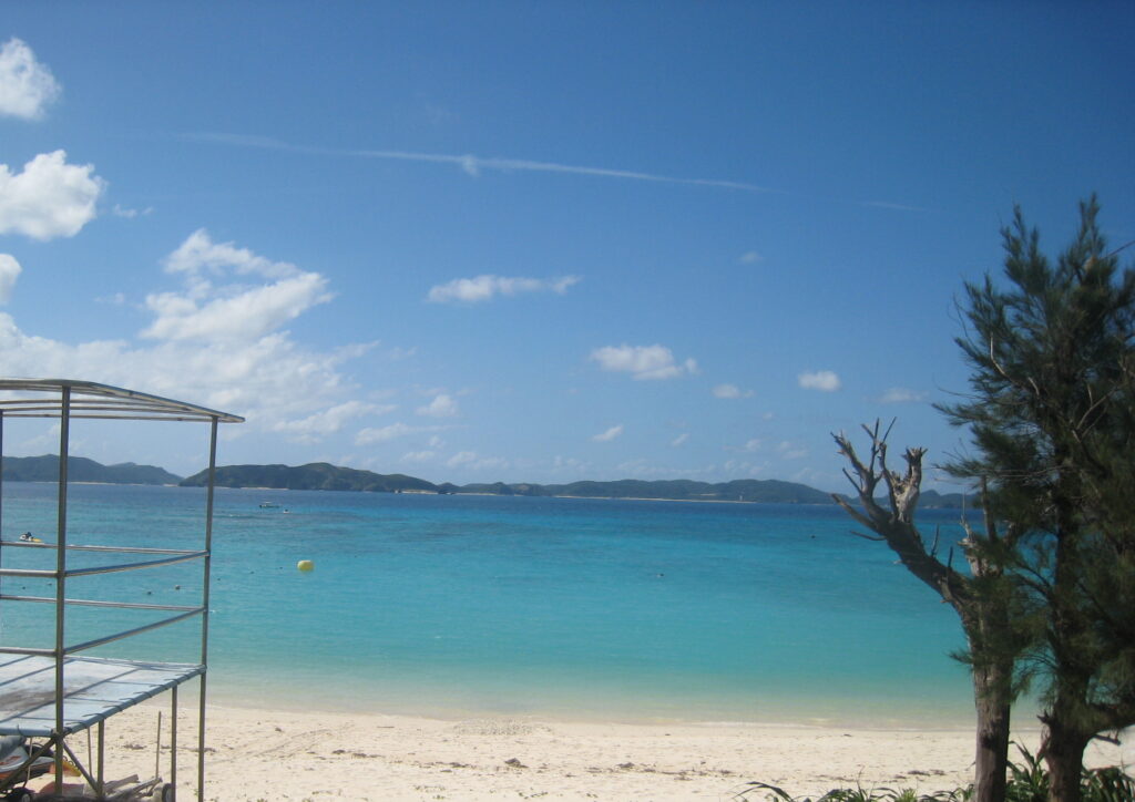 沖縄県、渡嘉敷島のビーチ