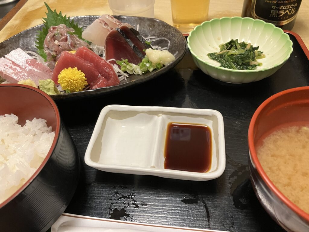 熱海の『祇園』というお店の刺身定食