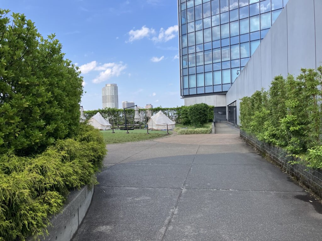 ソラマチ8階のドームガーデンの様子(日中)