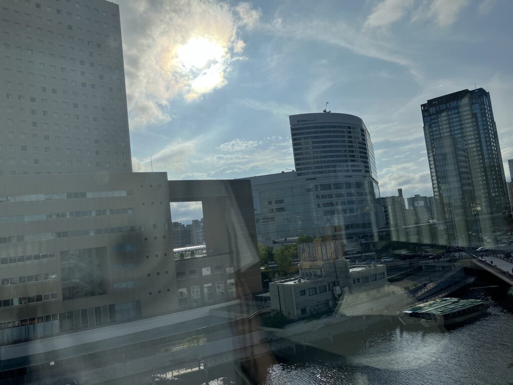 日中の桜木町駅方面の景色