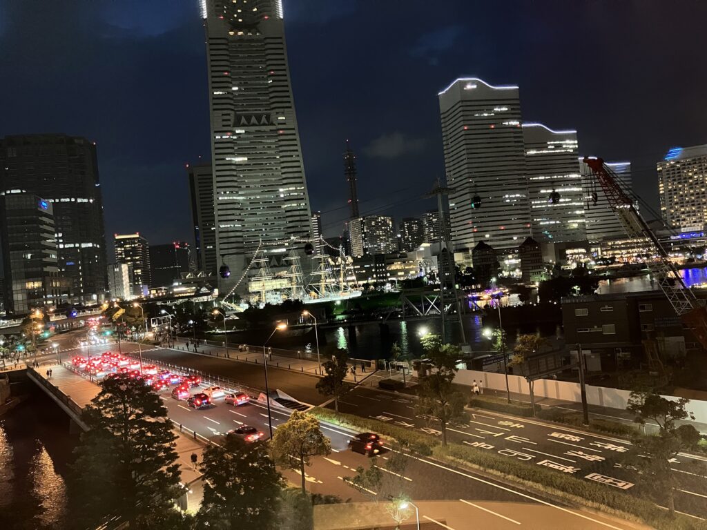 ランドマークタワー方面の夜景