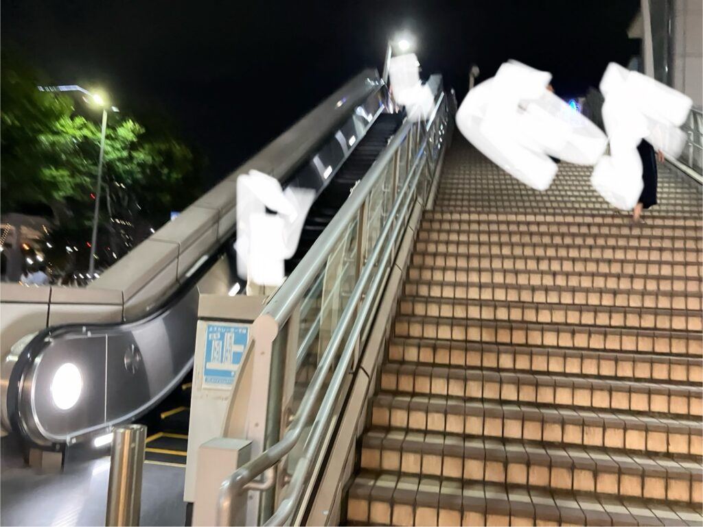 JR桜木町駅前の階段