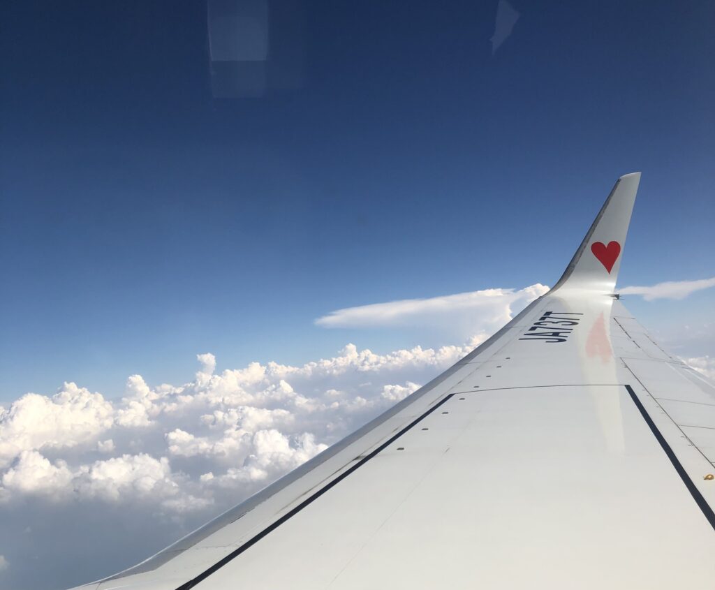 飛行機から撮った空と雲の様子