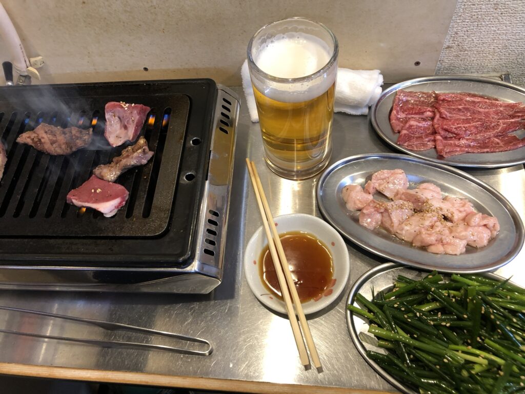 焼肉かすがの立ち席で焼肉2