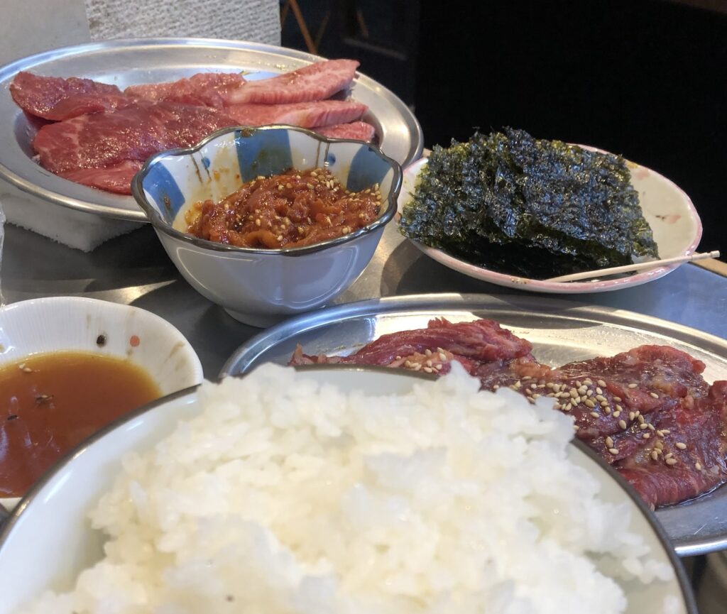 焼肉かすがの立ち席で焼肉1