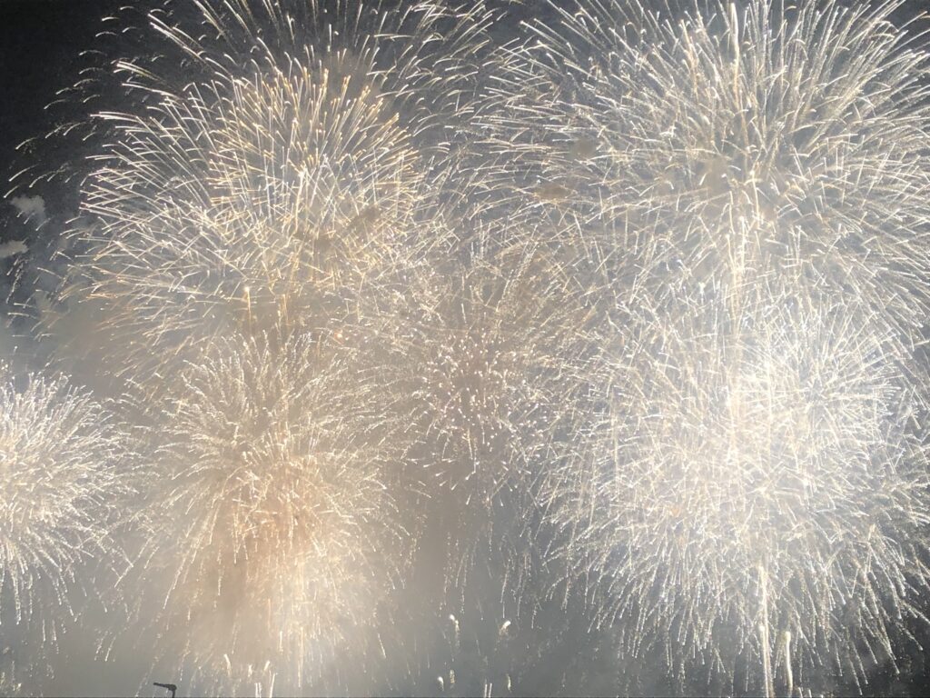 夜空に打ち上げ花火