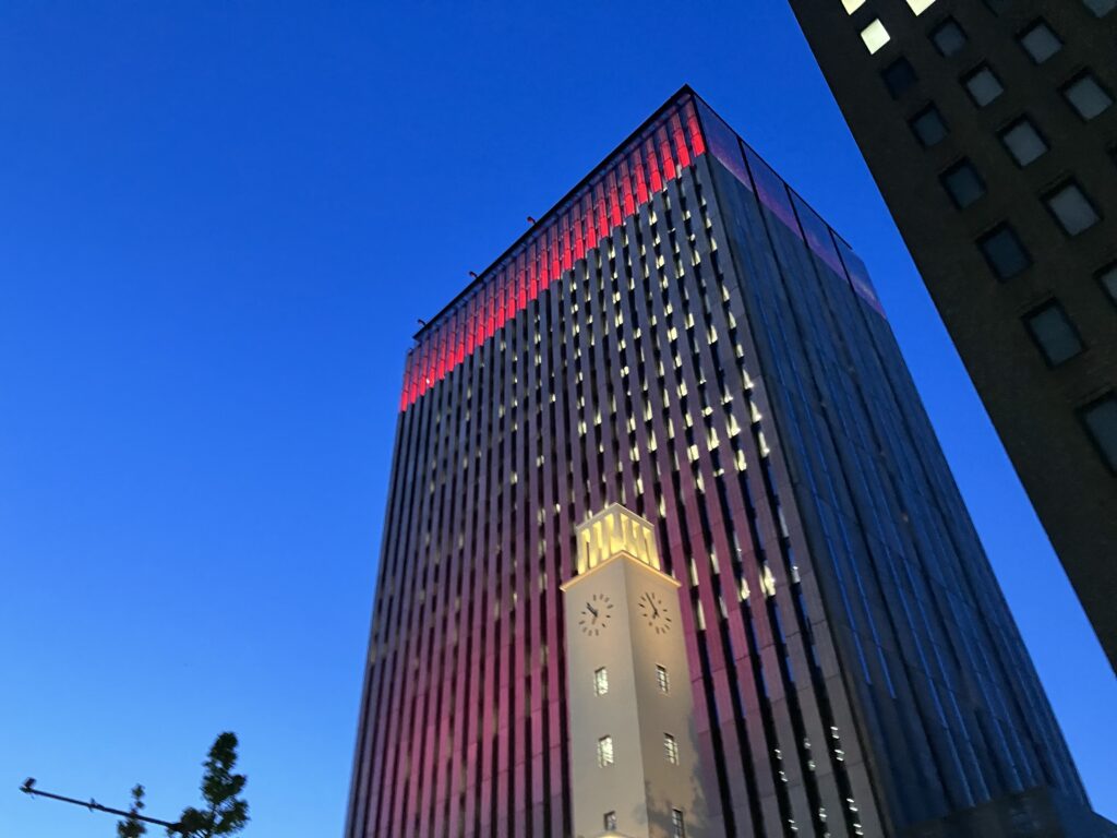 川崎市役所の外観