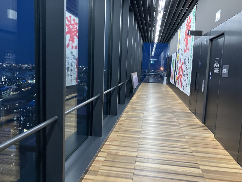 展望フロア、屋内空間