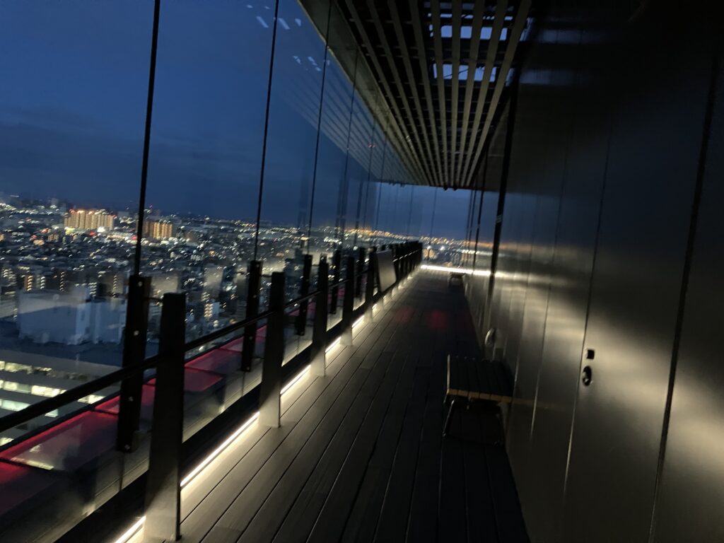 展望フロアの通路