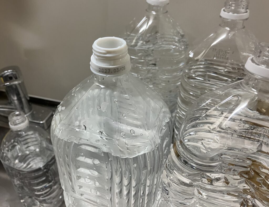 断水中なので、ペットボトルに水を貯める