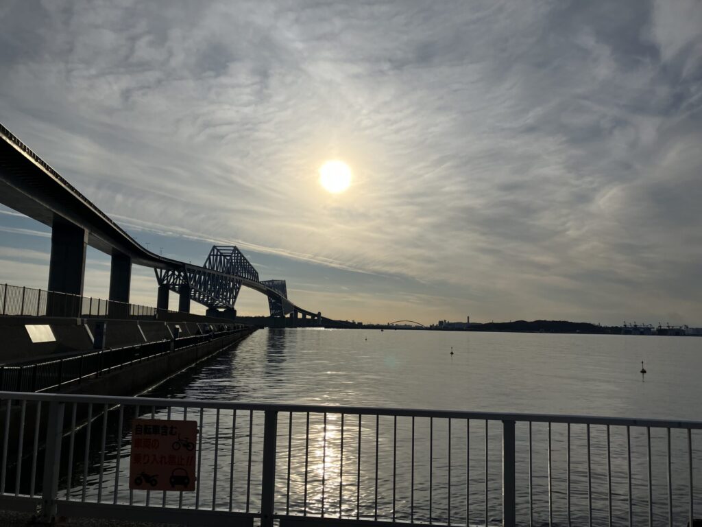 東京ゲートブリッジと太陽