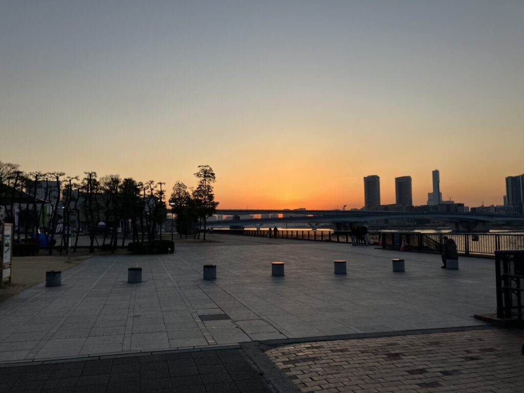 春海橋公園周辺の様子(夕方)