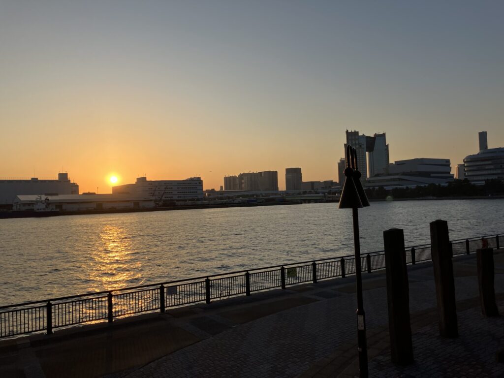 有明西ふ頭公園からお台場方面を望む夕方