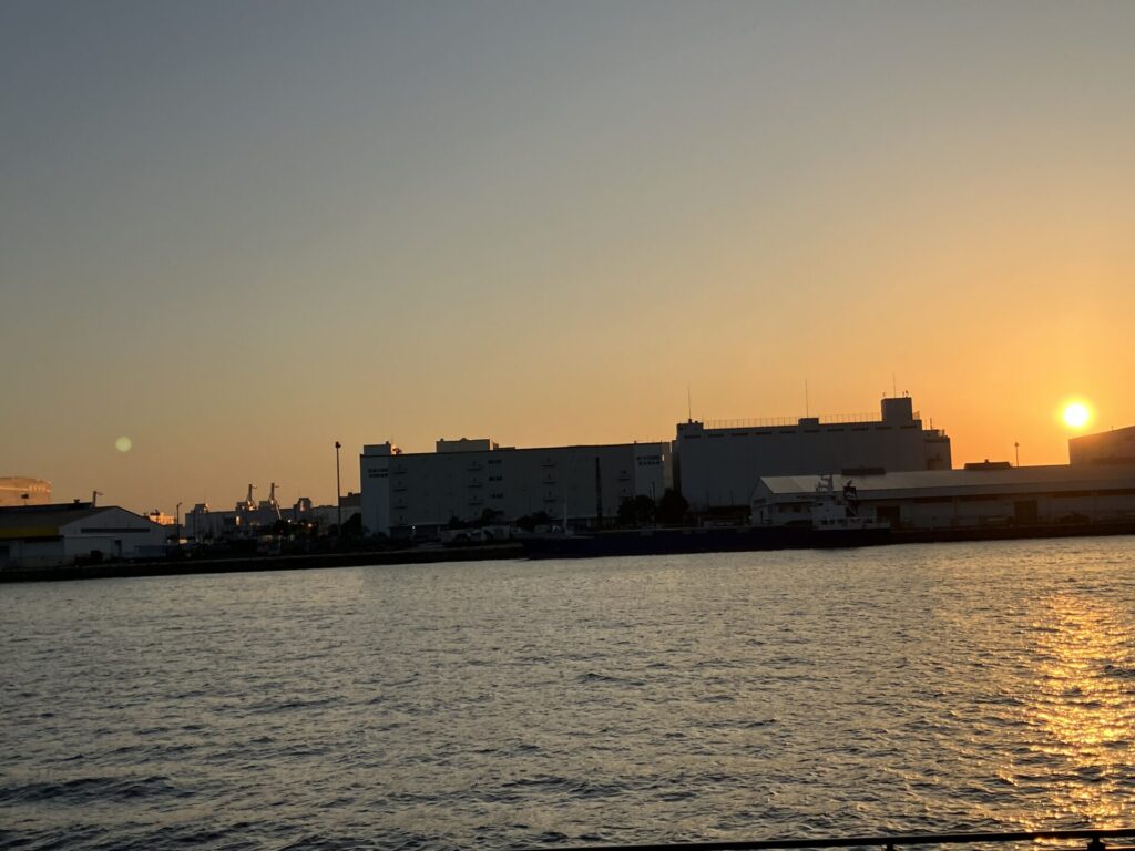 有明西ふ頭公園から夕日を望む
