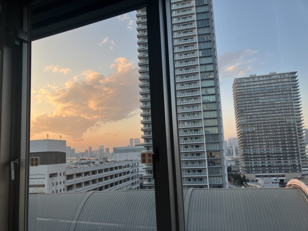 有明スポーツセンター7階から有明のビル群を望む