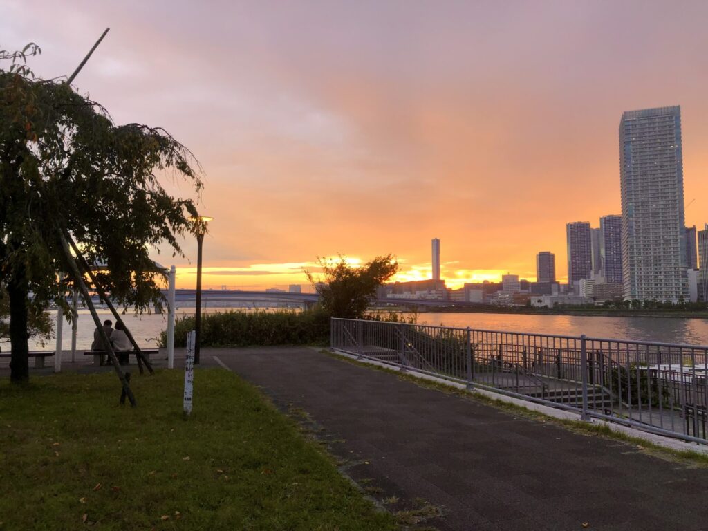 豊洲ららぽーとのアーバンドックから夕焼け