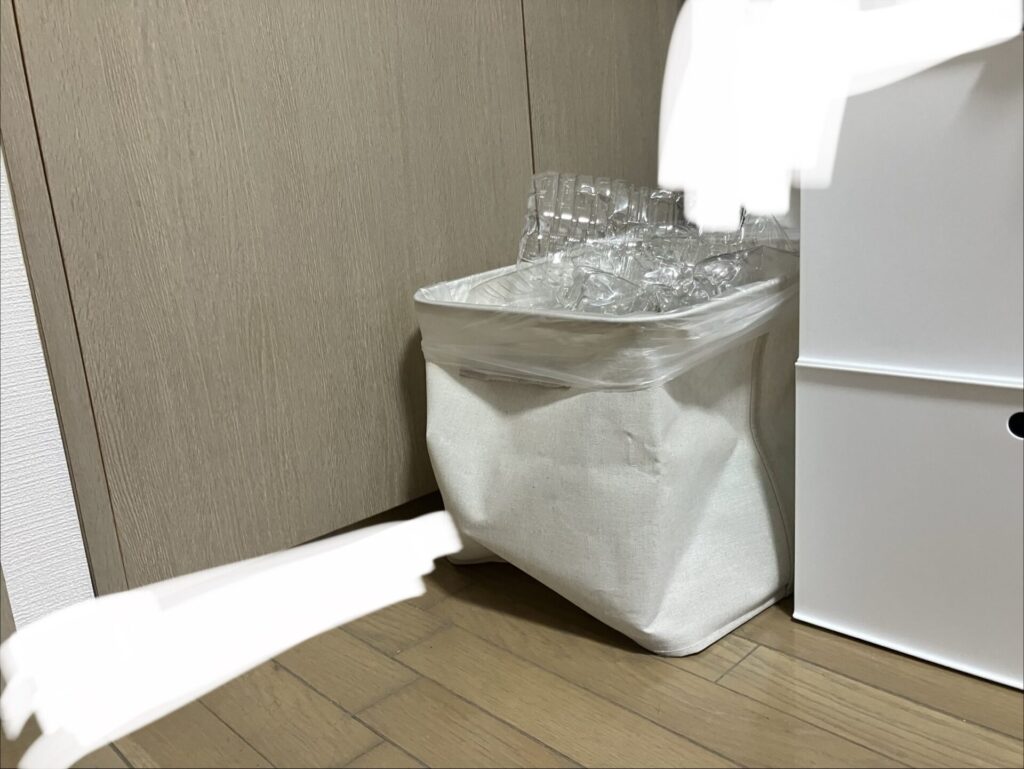 部屋にゴミ箱を置く
